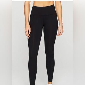 On-The-Go PowerHold® High-Waisted Legging
Size: S